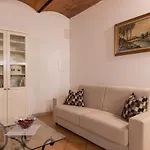 Enchanting Flat With Patio In Abbadia A Isola * Monteriggioni
