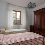 Enchanting Flat With Patio In Abbadia A Isola Appartamento *