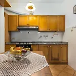 Enchanting Flat With Patio In Abbadia A Isola Appartamento *