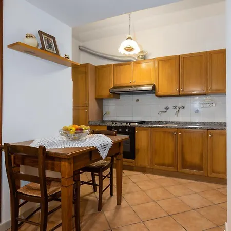 Apartman Enchanting Flat With Patio In Abbadia A Isola Monteriggioni