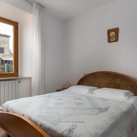 Lejlighed Enchanting Flat With Patio In Abbadia A Isola *