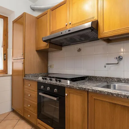 Enchanting Flat With Patio In Abbadia A Isola Apartman