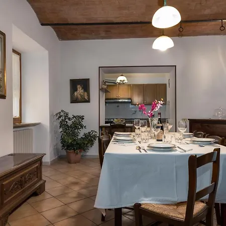 Enchanting Flat With Patio In Abbadia A Isola