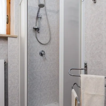 Enchanting Flat With Patio In Abbadia A Isola Lejlighed