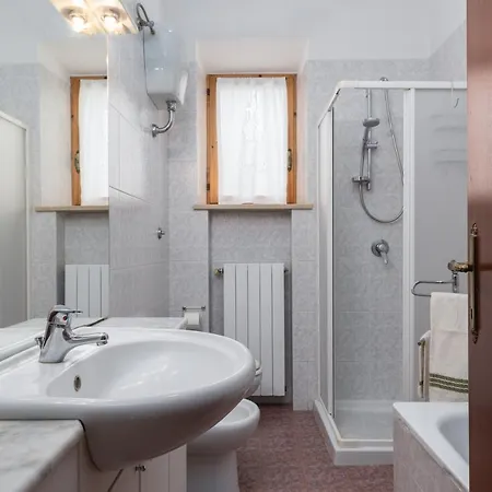 Enchanting Flat With Patio In Abbadia A Isola Lejlighed