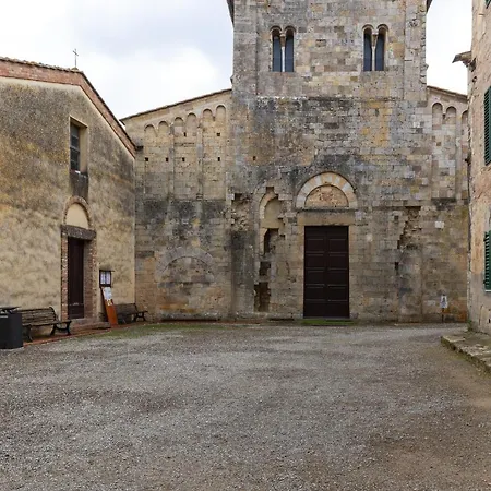 Enchanting Flat With Patio In Abbadia A Isola