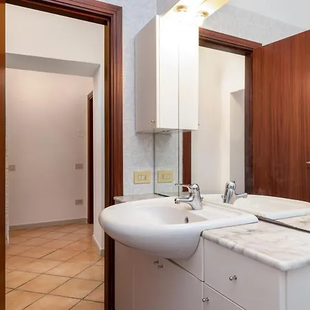 Lejlighed Enchanting Flat With Patio In Abbadia A Isola