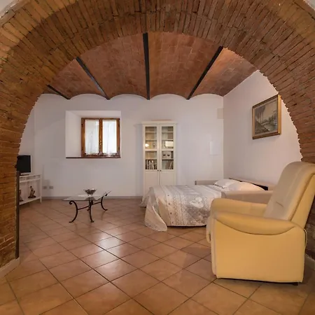 Enchanting Flat With Patio In Abbadia A Isola