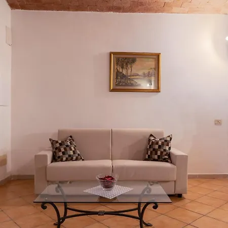 Enchanting Flat With Patio In Abbadia A Isola Apartmán *