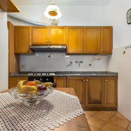 Enchanting Flat With Patio In Abbadia A Isola Apartman *
