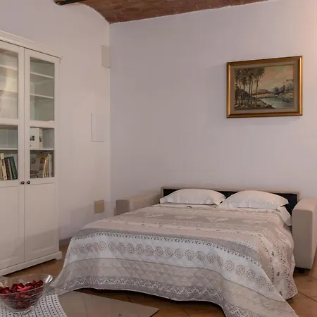Enchanting Flat With Patio In Abbadia A Isola Apartmán *