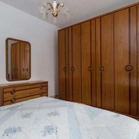 Lejlighed Enchanting Flat With Patio In Abbadia A Isola *