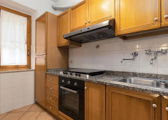 Enchanting Flat With Patio In Abbadia A Isola Apartament