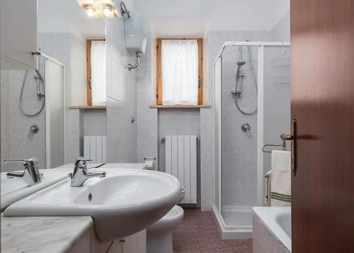 Enchanting Flat With Patio In Abbadia A Isola Apartament