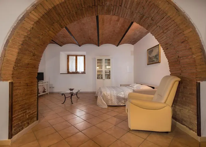 Enchanting Flat With Patio In Abbadia A Isola