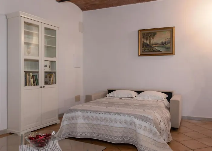 Enchanting Flat With Patio In Abbadia A Isola Apartament *