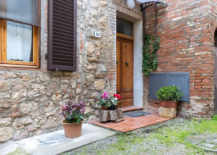 Enchanting Flat With Patio In Abbadia A Isola Monteriggioni