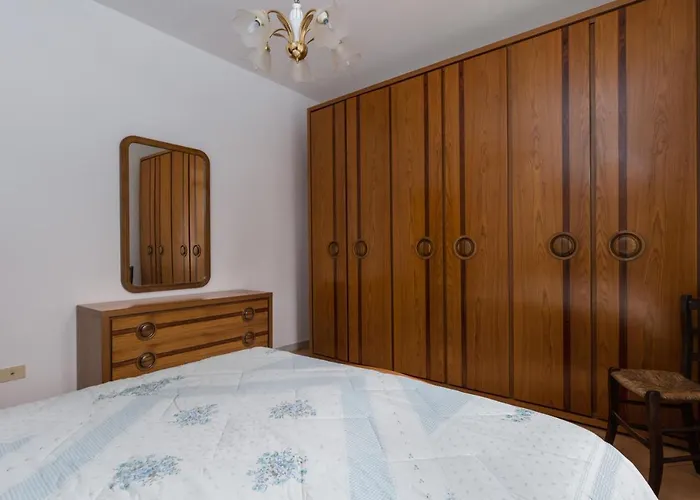 Apartament Enchanting Flat With Patio In Abbadia A Isola *